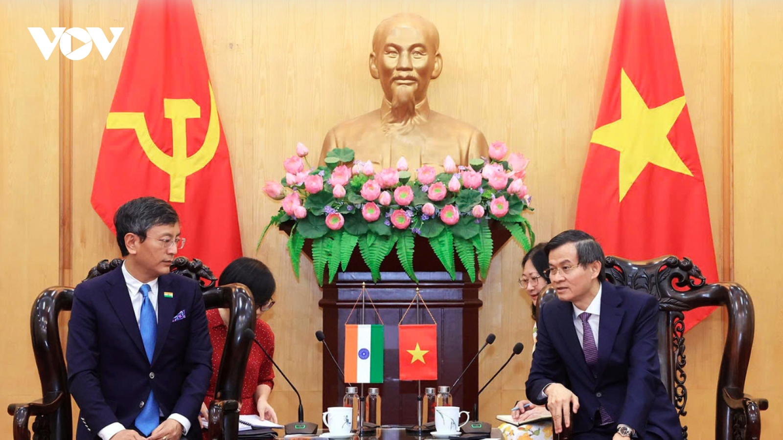 Vietnam seeks deeper cooperation with Australia, India in training, green transition